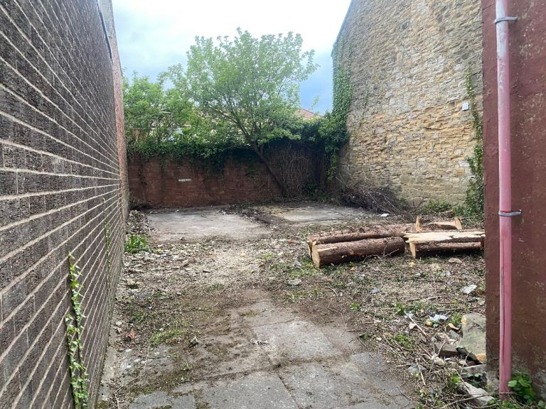 Land for rent. Parking/Storage Yard/builders yard. 