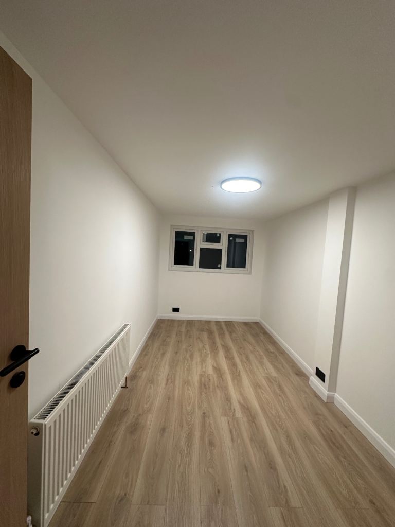 Laminate Herringbone Vinyl Flooring Fitter | Handyman | Skirting boards Installation | Carpentry 