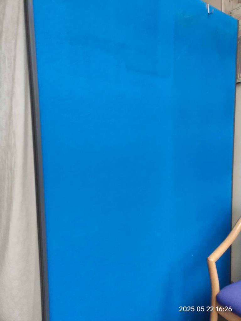 2 used blue freestanding office partitions / dividers / standing screens £50@