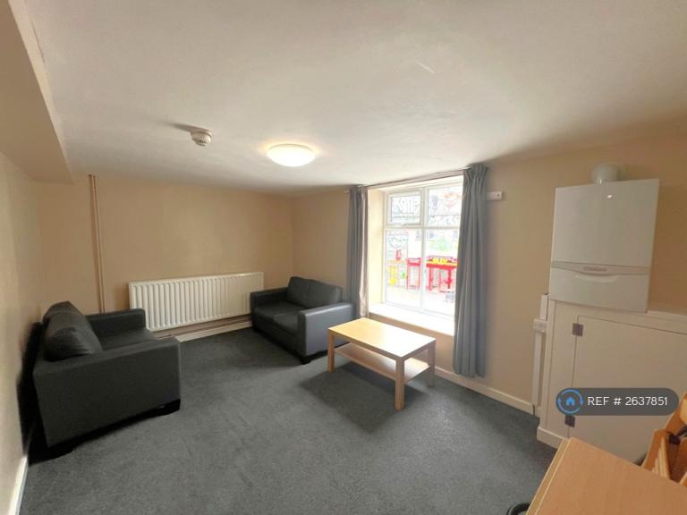 4 bedroom flat in Stokes Croft, Bristol, BS1 (4 bed) (#2637851)