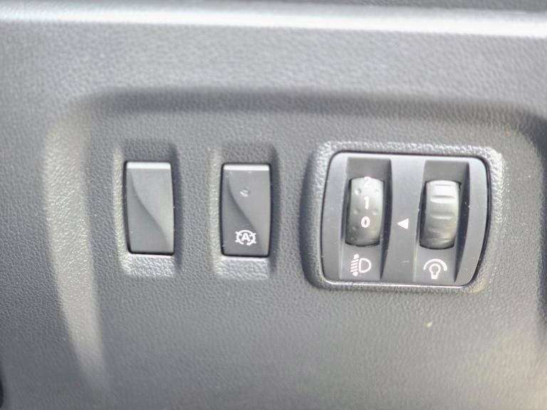 2016 Renault Captur 1.2 TCe ENERGY Dynamique Nav Auto Euro 6 (s/s) 5dr HATCHBACK Petrol Automatic