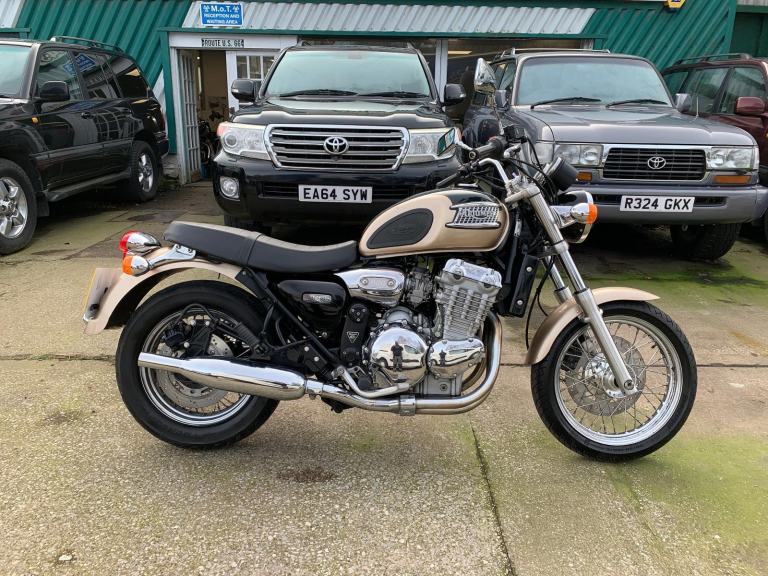 2002 Triumph 900 Thunderbird TRIPLE (MODERN DAY CLASSIC MOTORCYCLE) VERY RETRO !