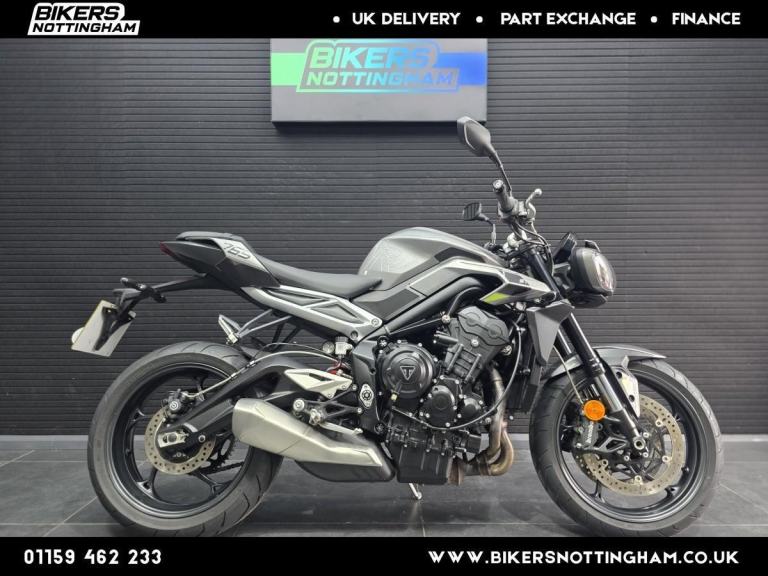 TRIUMPH STREET TRIPLE R 2023 **1 owner and full service history**