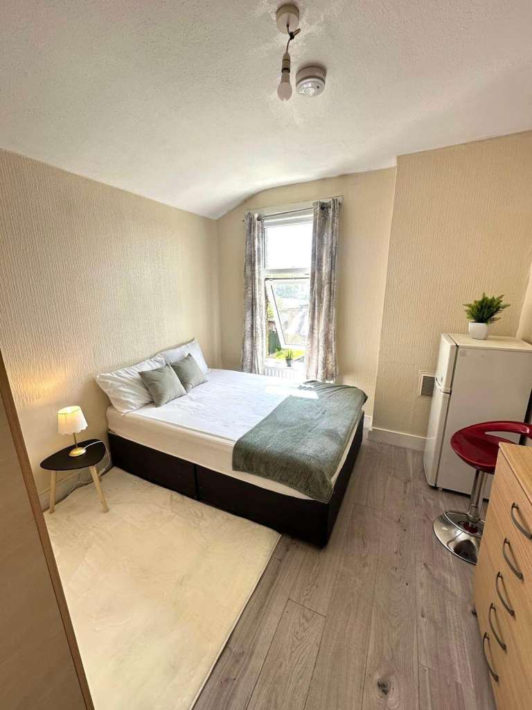 Spacious Double Room to Rent – Enfield EN3 – Available Now