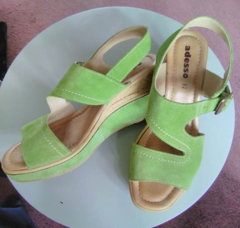 Green shoes - size 6.1/2