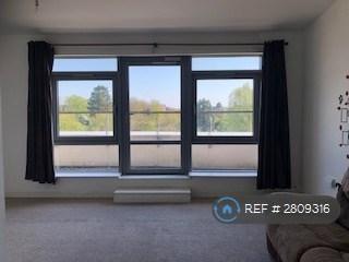 1 bedroom flat in Windmill Road, Slough, SL1 (1 bed) (#2809316)