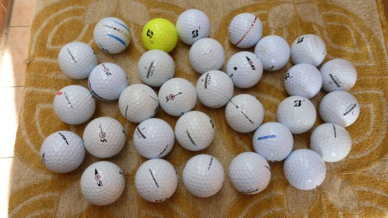 BRIDGESTONE USED GOLF BALLS, VARIOUS TYPES, PRICE IS FOR A DOZEN, THANKS A LOT, COLLECTION B79 7US