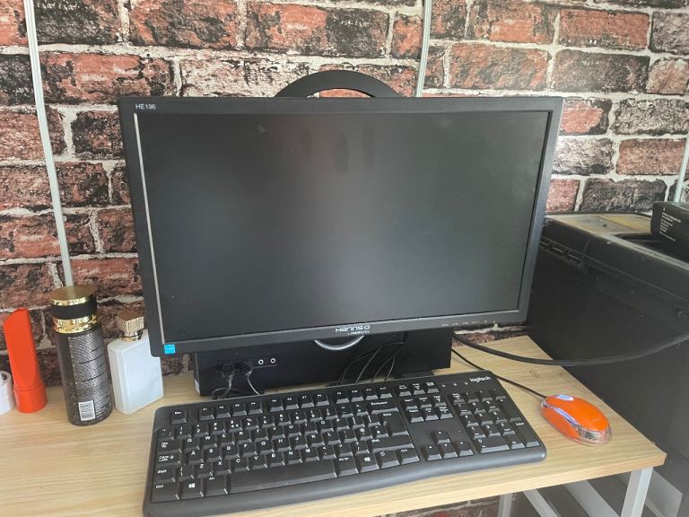 Desktop computer set