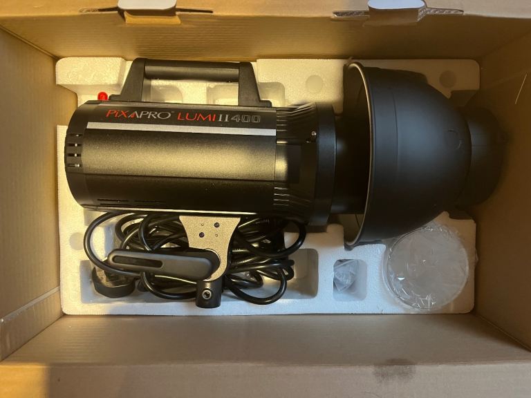PIXAPRO LUMII 400 Studio Strobe Light – As Good As New