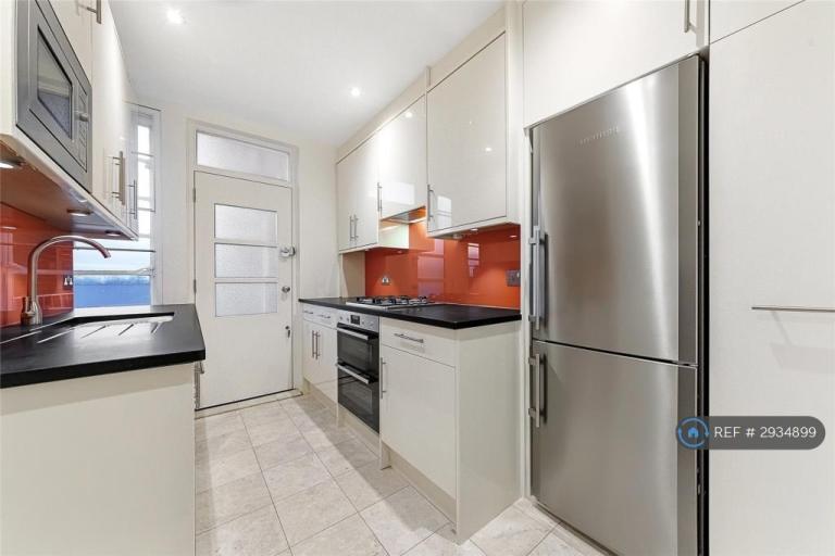 2 bedroom flat in Lancaster Close, London, W2 (2 bed) (#2934899)