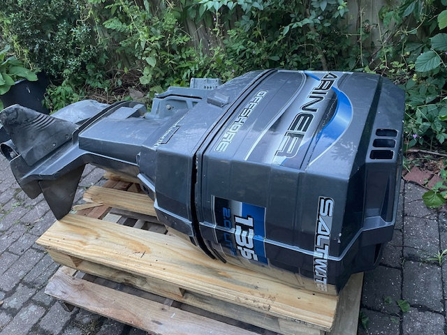 Mariner 135HP V6 2 stroke Outboard Engine- BREAKING For Parts 