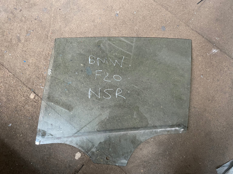 BMW 1 SERIES F20 PASSENGERS REAR LEFT DOOR GLASS WINDOW (2012-2019) 