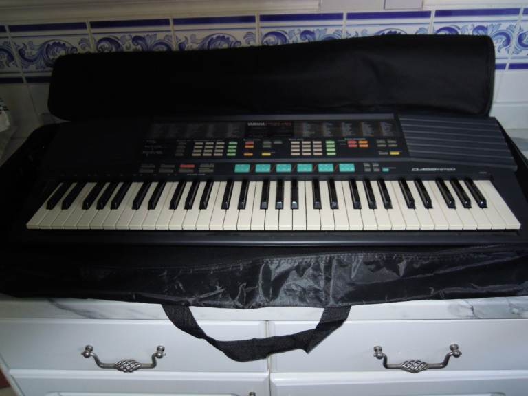 Electric keyboard with bag and manuel