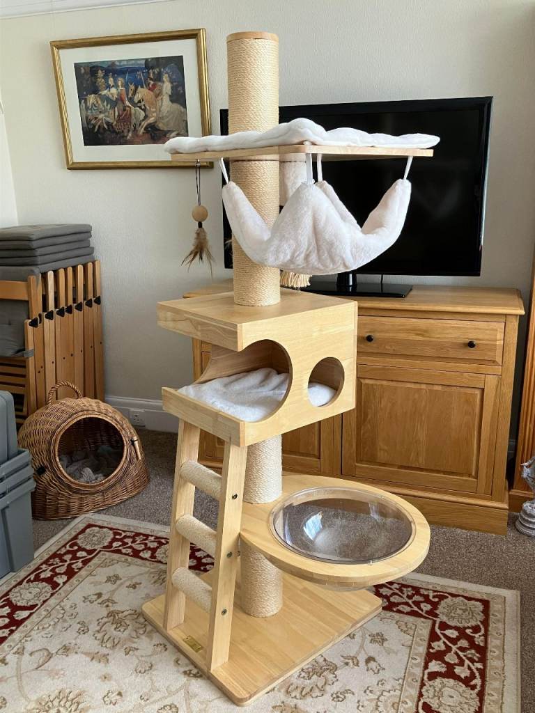 Cat Tree - Lords & Labradors - Helsinki The Levels