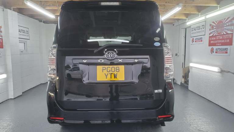 Toyota voxy/noah 2.0 automatic 4 x new tyres 8 seater japanese import 08