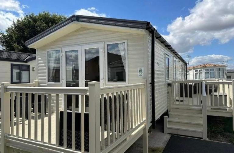 Static Caravan Willerby Grasemere for sale at Manor House Holiday Park DN22 0NJ.