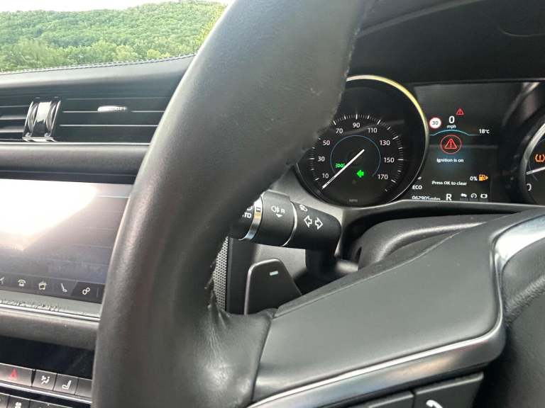 JAGUAR XF 2.0 T 250*PORTFOLIO ESTATE*Xenons-Meridian-FSH-ULEZ-Cam-Pronav*Superb