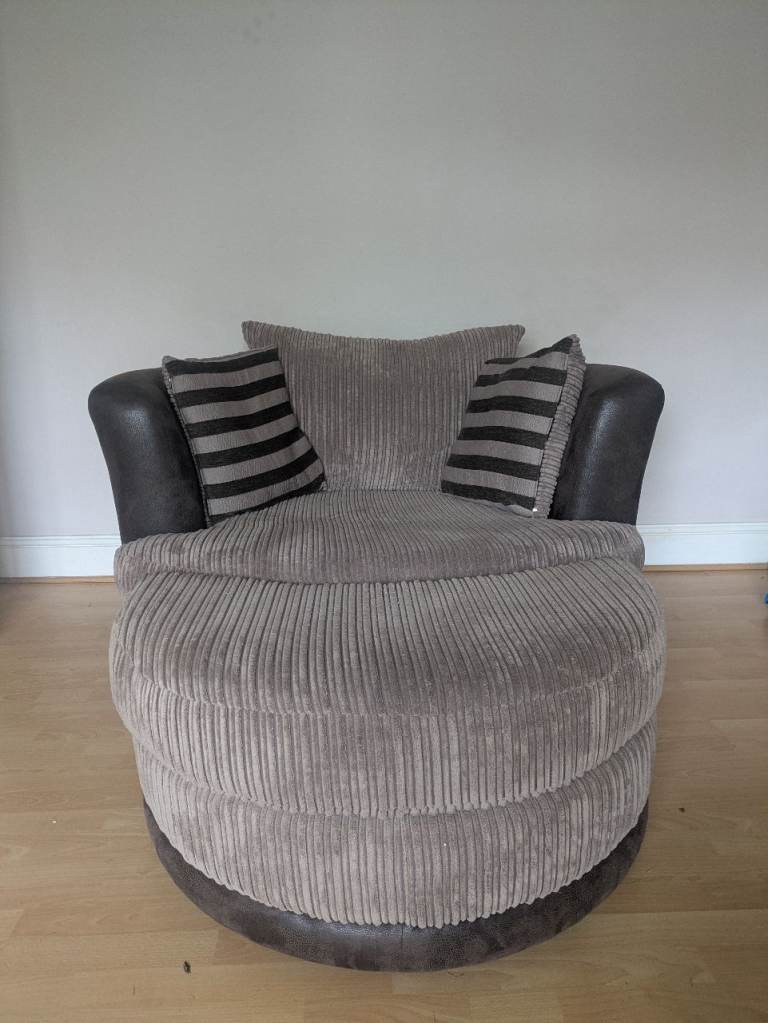 Swivel Cuddle Chair 