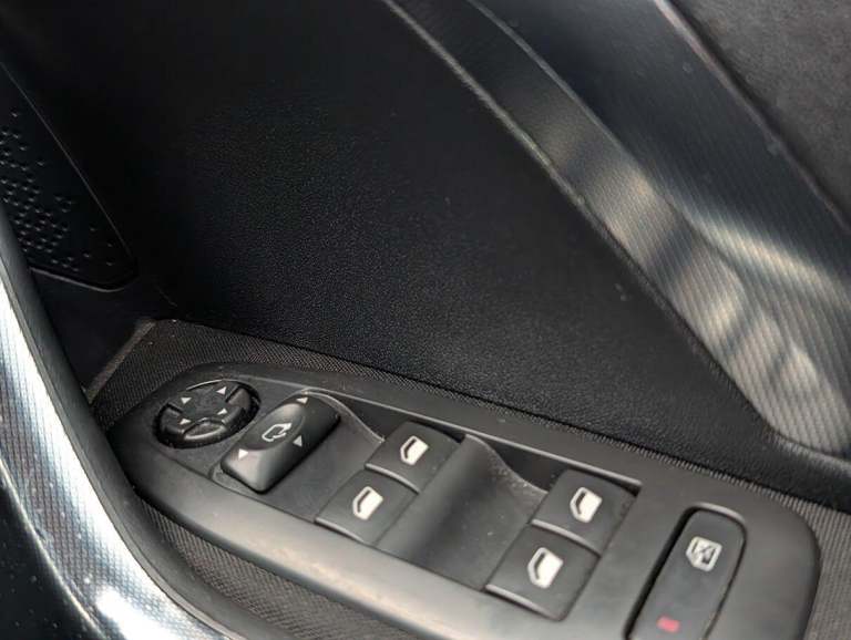 2017 Peugeot 2008 1.6 BlueHDi 100 Allure 5dr HATCHBACK DIESEL Manual