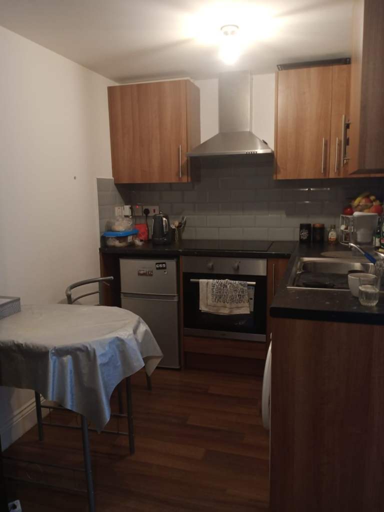 Studio Flat to Let