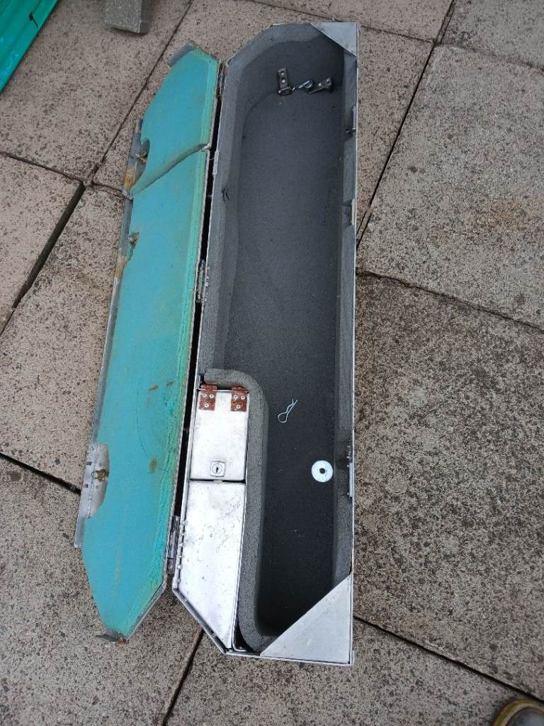 Removable locked gun cabinet