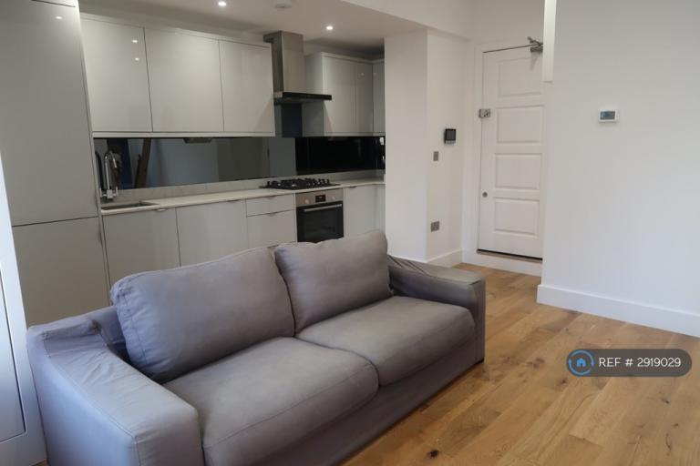 1 bedroom flat in Central House, London, E15 (1 bed) (#2919029)