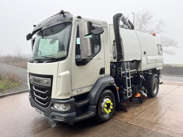 2020 70 DAF LF 230 E6 15T Stocks VT650 dual sweep road sweeper gully arm air con