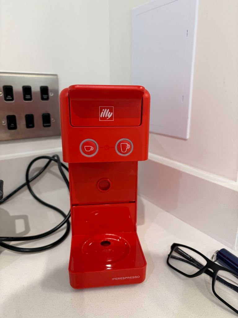 Illy IPEREspresso Machine – Red, Good Condition