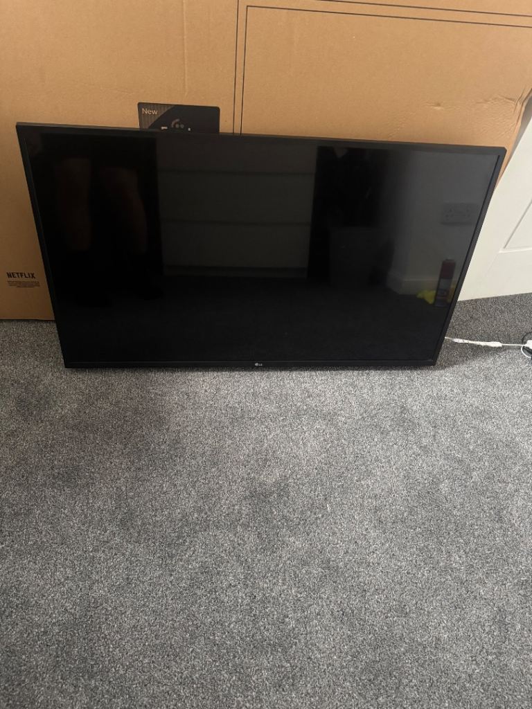 43 inch LG Smart TV – Excellent Condition