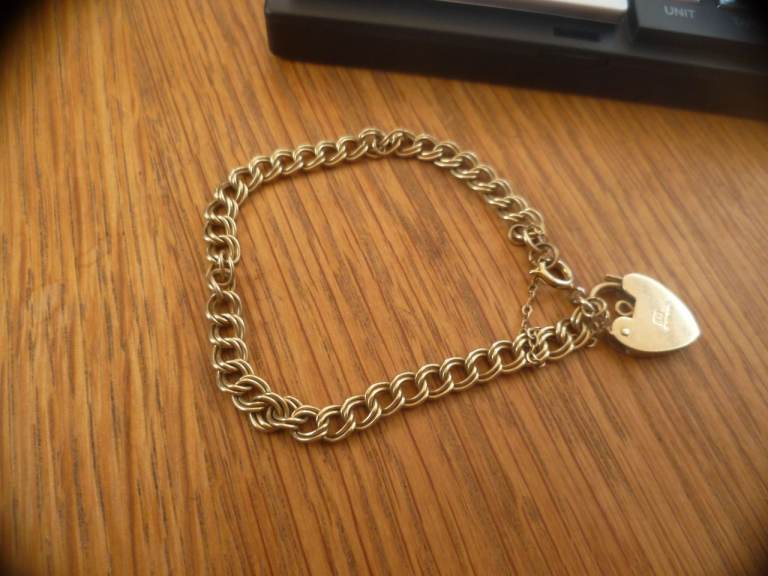 Vintage Gold 9ct bracelet  with Heart Lock – Good Condition