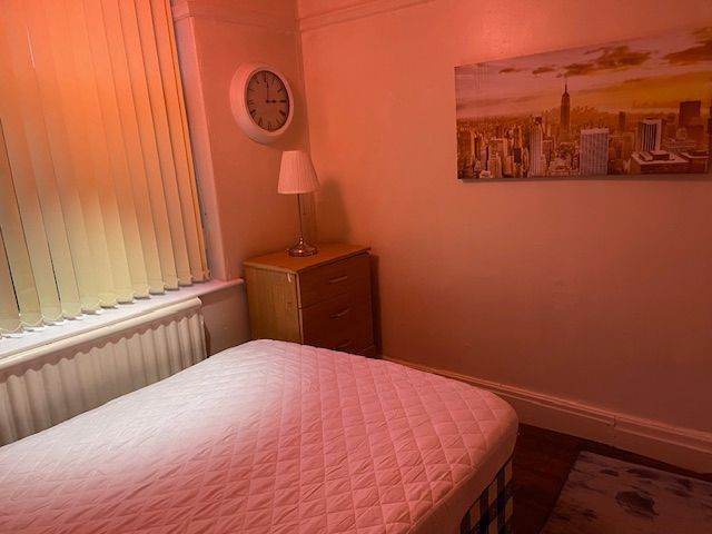 Excellent double room, Includes bills, Internet, Excellent location and transport links.