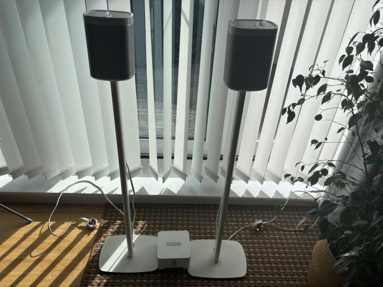 Sonos PLAY:1 Stereo Pair + 2 Floor Stands + Sonos Connect – Complete System –