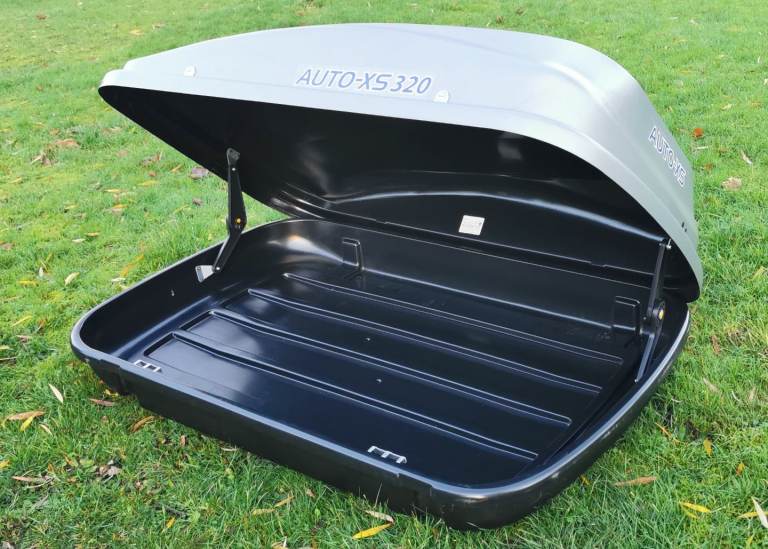 Car roof box