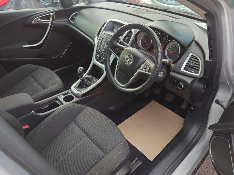2012 Vauxhall Astra 1.6 16v SRi Euro 5 5dr HATCHBACK Petrol Manual