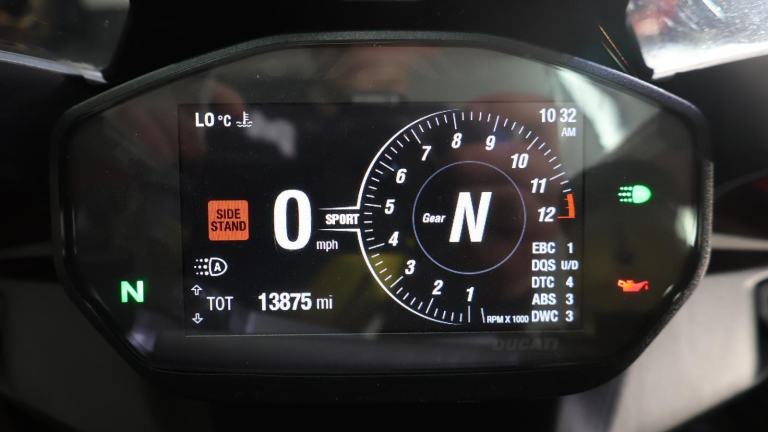 DUCATI PANIGALE V2 - 2021 - 13900 MILES