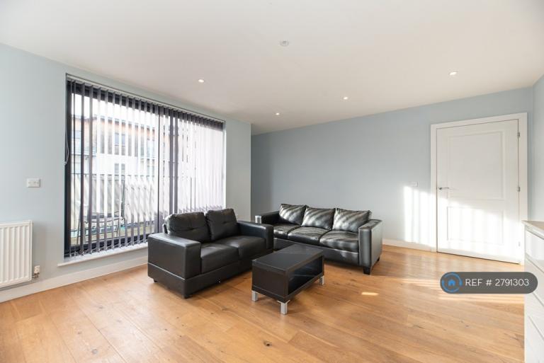 2 bedroom flat in Streatham, London, SW16 (2 bed) (#2791303)
