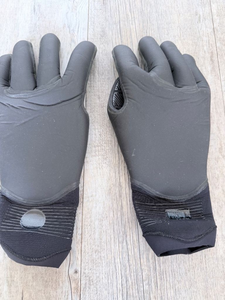 O'Neill Psycho Tech 5mm Wetsuit Gloves – Black, Good Condition