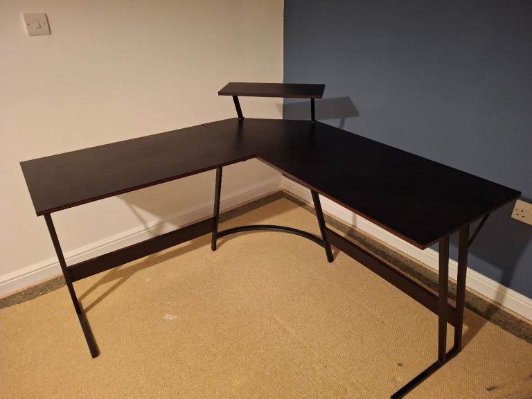 Corner computer gaming desk