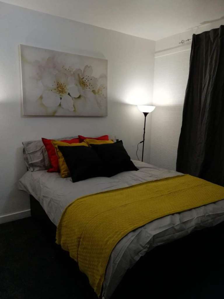 2 Double bed flat available from 1st sept EH4 catchment Davidsons Main school