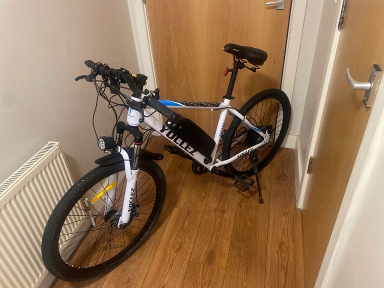 YOLLEZ Electric Mountain Bike – White, Good Condition