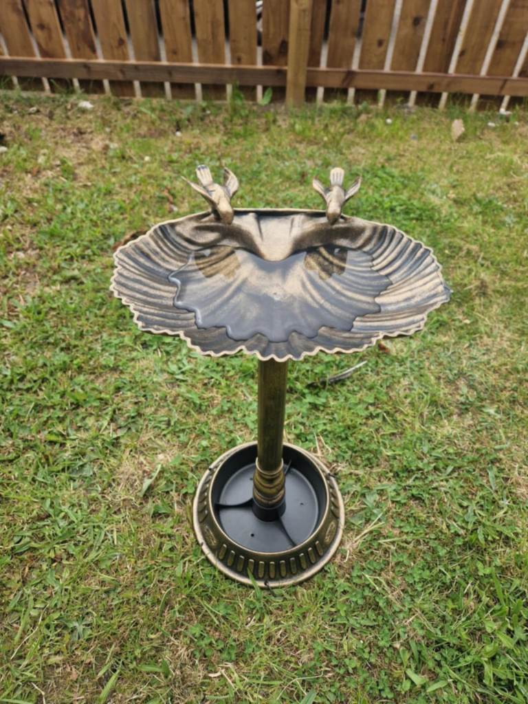 Clam Shell Bird Bath