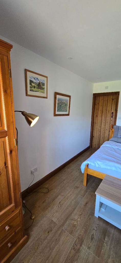Country cottage bedroom with ensuite