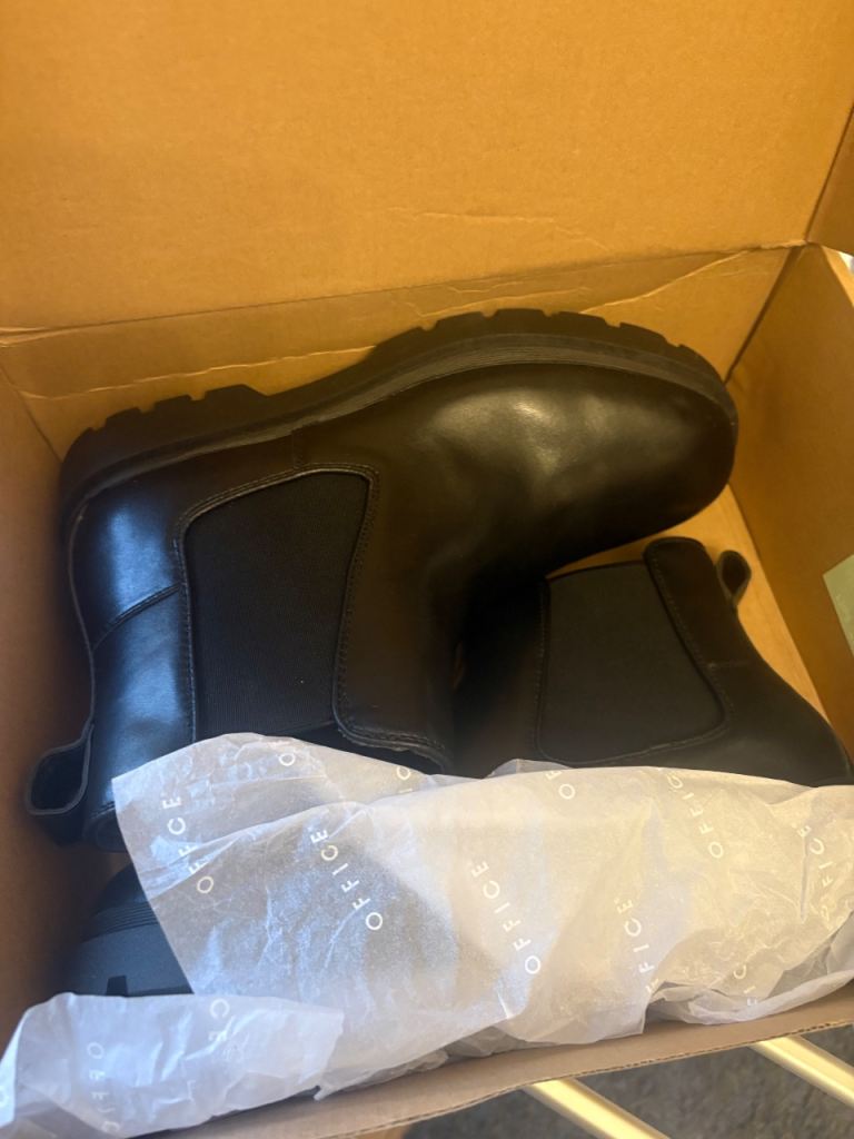 Men’s Chelsea boots 