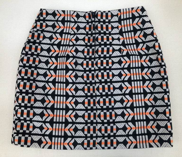 H&M geometric patterned mini skirt, lined EUR 32 VGC