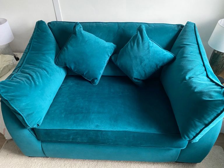 Stunning cuddle chair