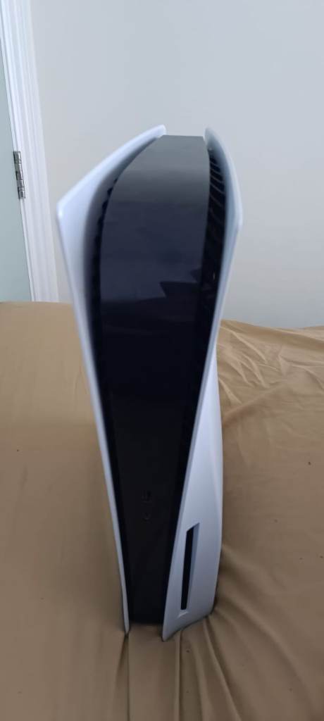 PS5 (Playstation 5) easily repairable.