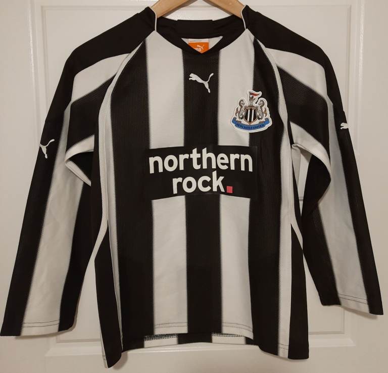 Puma Newcastle United Long Sleeved Football Shirt - Size Medium Boys - NEW