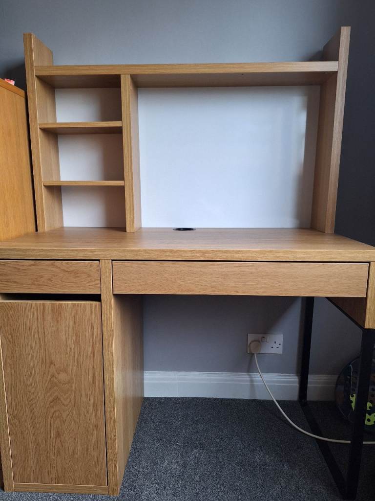 Micke desk (Ikea)