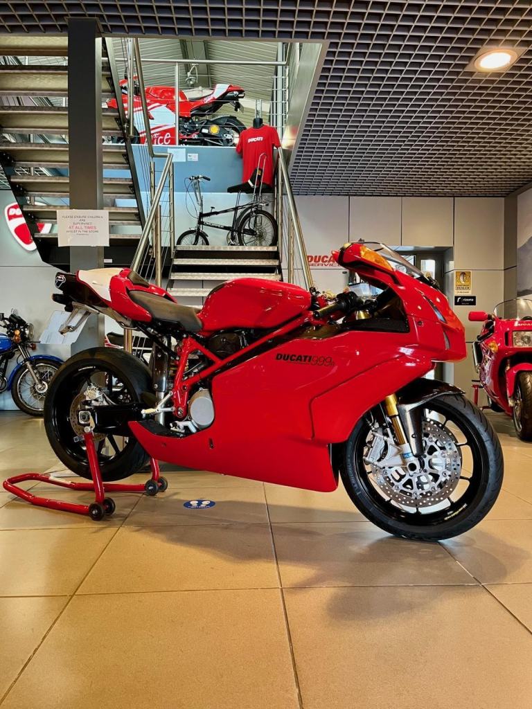 *SOLD* DUCATI 999R MK2 RARE FULL CARBON FIBRE MODEL - COLLECTORS PIECE