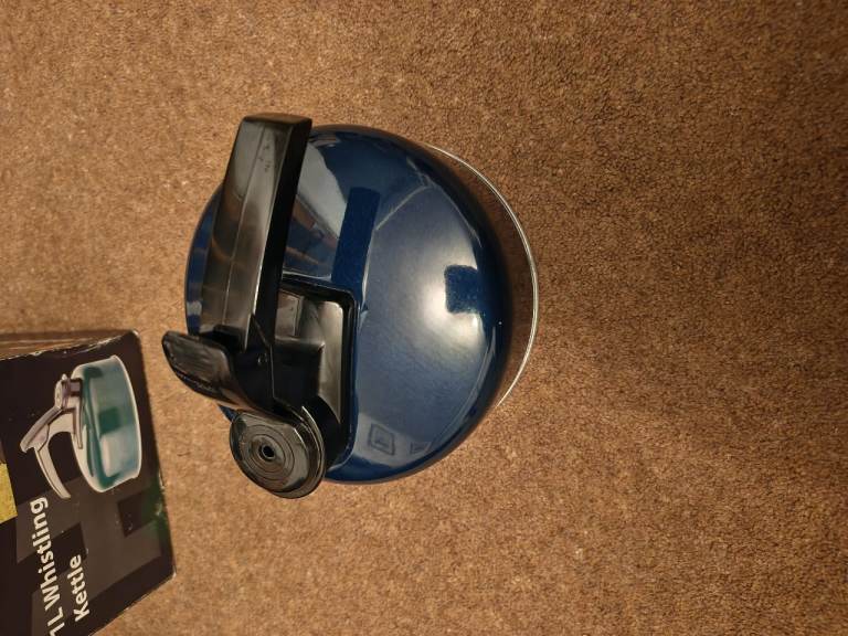 New Hi gear whistling kettle in blue. 